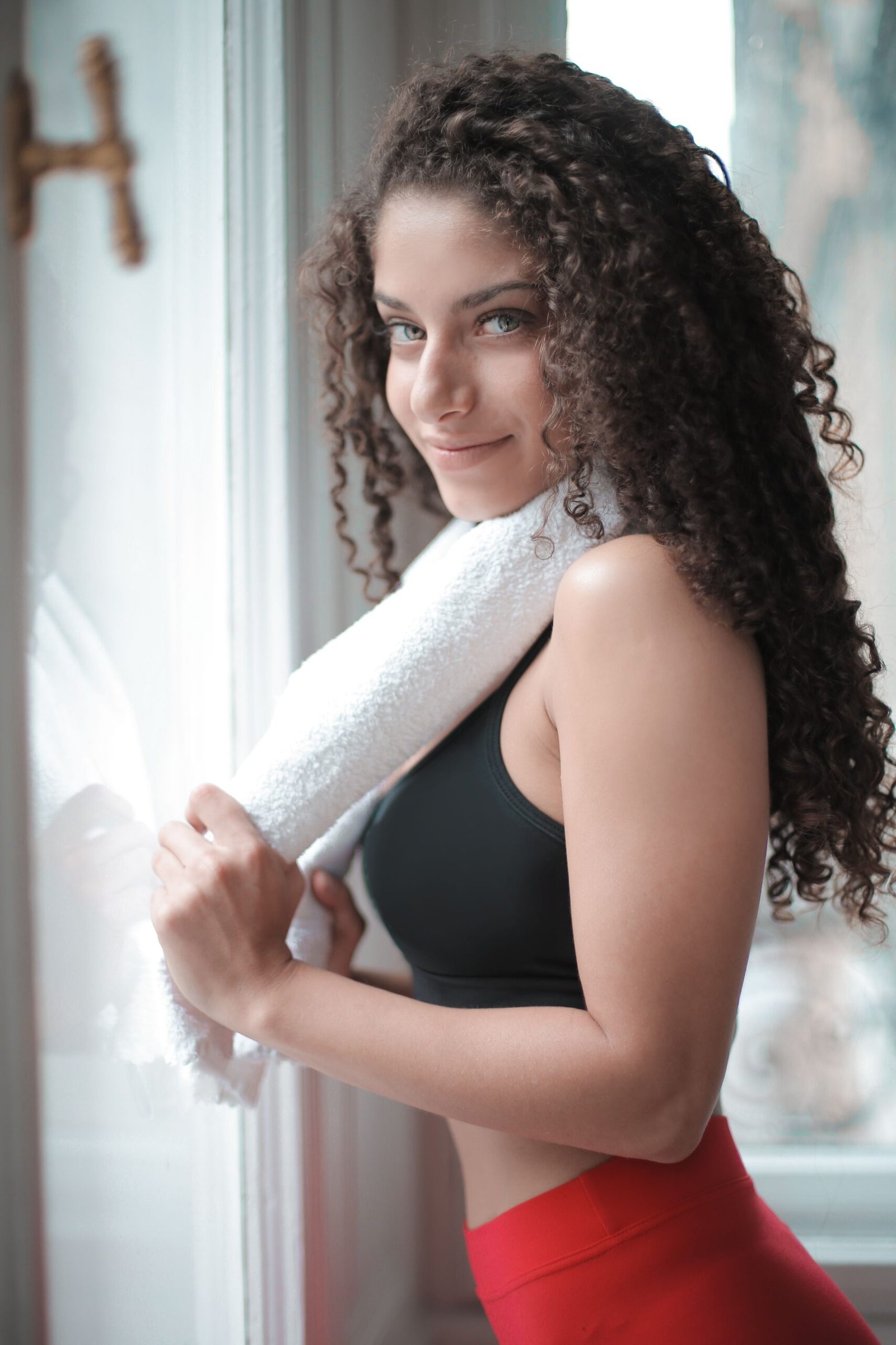 The Ultimate Guide to Hydrating Curly and Coily Hair, According to Texture Experts